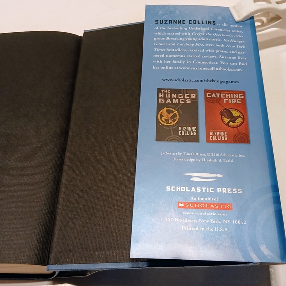 MOCKING JAY - The Final Book of THE HUNGER GAMES By Suzanne Collins - Picture 5 of 6